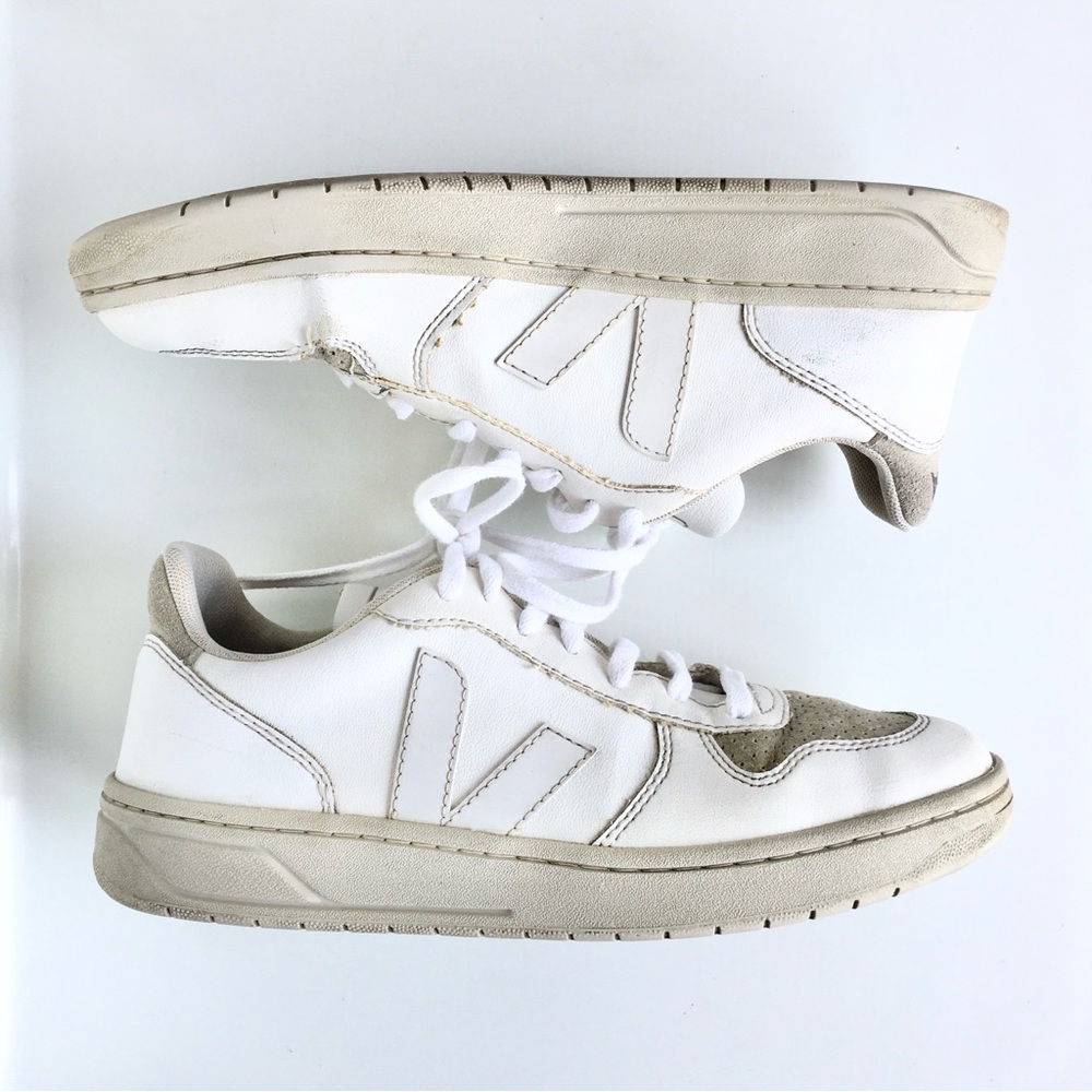 VEJA v10. Euro Size 40. M’s 7 or W’s 9
